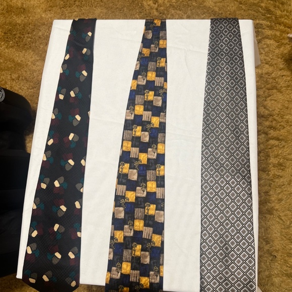 3 Designer Ties - Picture 3 of 11